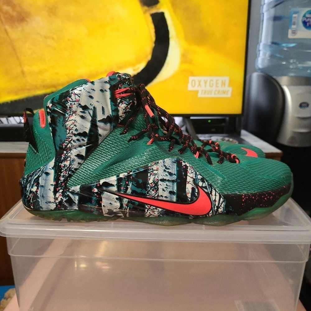 Lebron XII / 12 'XMAS' Akron Birch